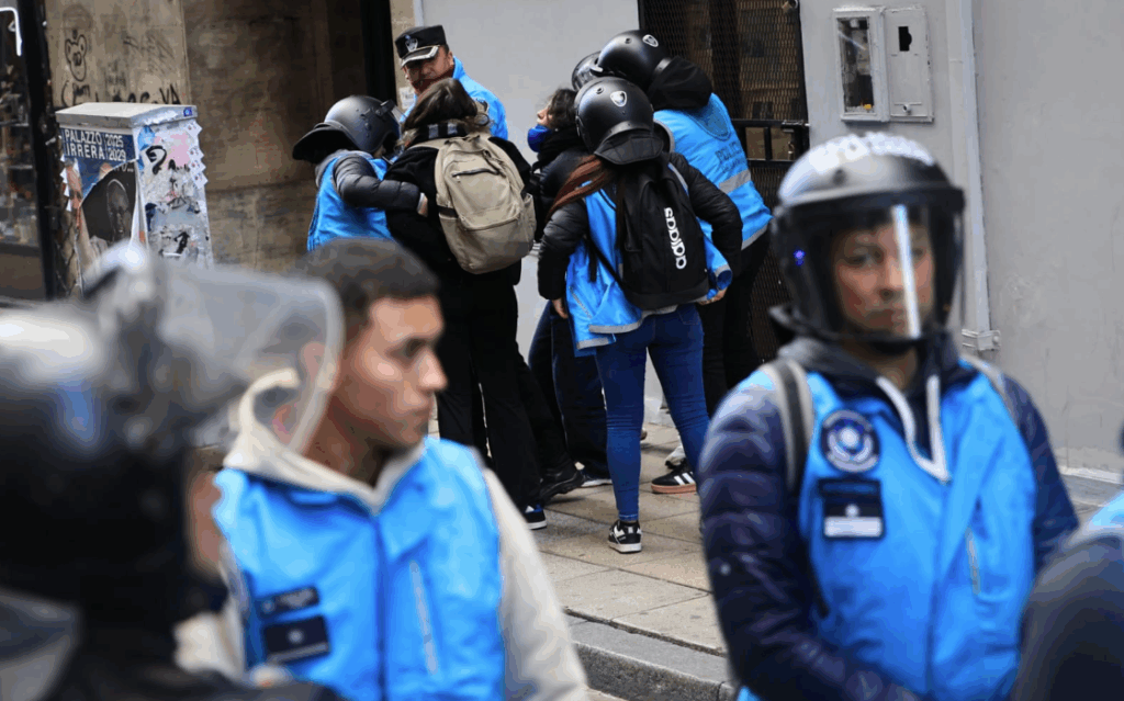 Detenidos dos fotoperiodistas en Argentina Foto: X