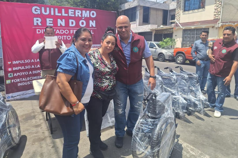 Con la misión de apoyar a los residentes de la Ciudad de México, el diputado federal por Morena, Guillermo Rendón, entregó apoyos de movilidad a más de 90 vecinos