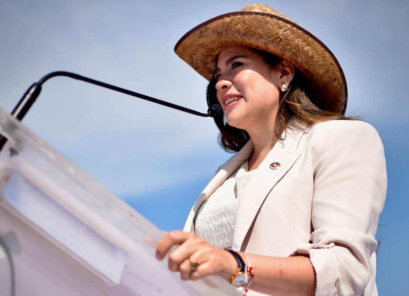 Susana Estrada, rompe prototipos en su Primer Informe de Actividades Legislativas