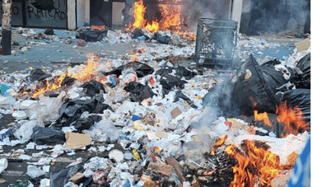 Trabajadores protestan en oficinas del GCDMX vaciando camiones de basura