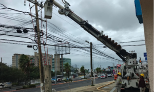 CFE trabaja para normalizar el suministro eléctrico en zonas de 12 estados afectados por el paso del frente frío no. 2 