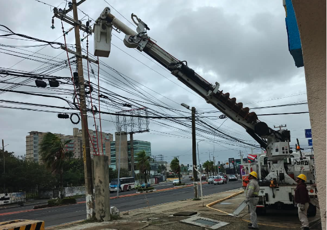 CFE trabaja para normalizar el suministro eléctrico en zonas de 12 estados afectados por el paso del frente frío no. 2 