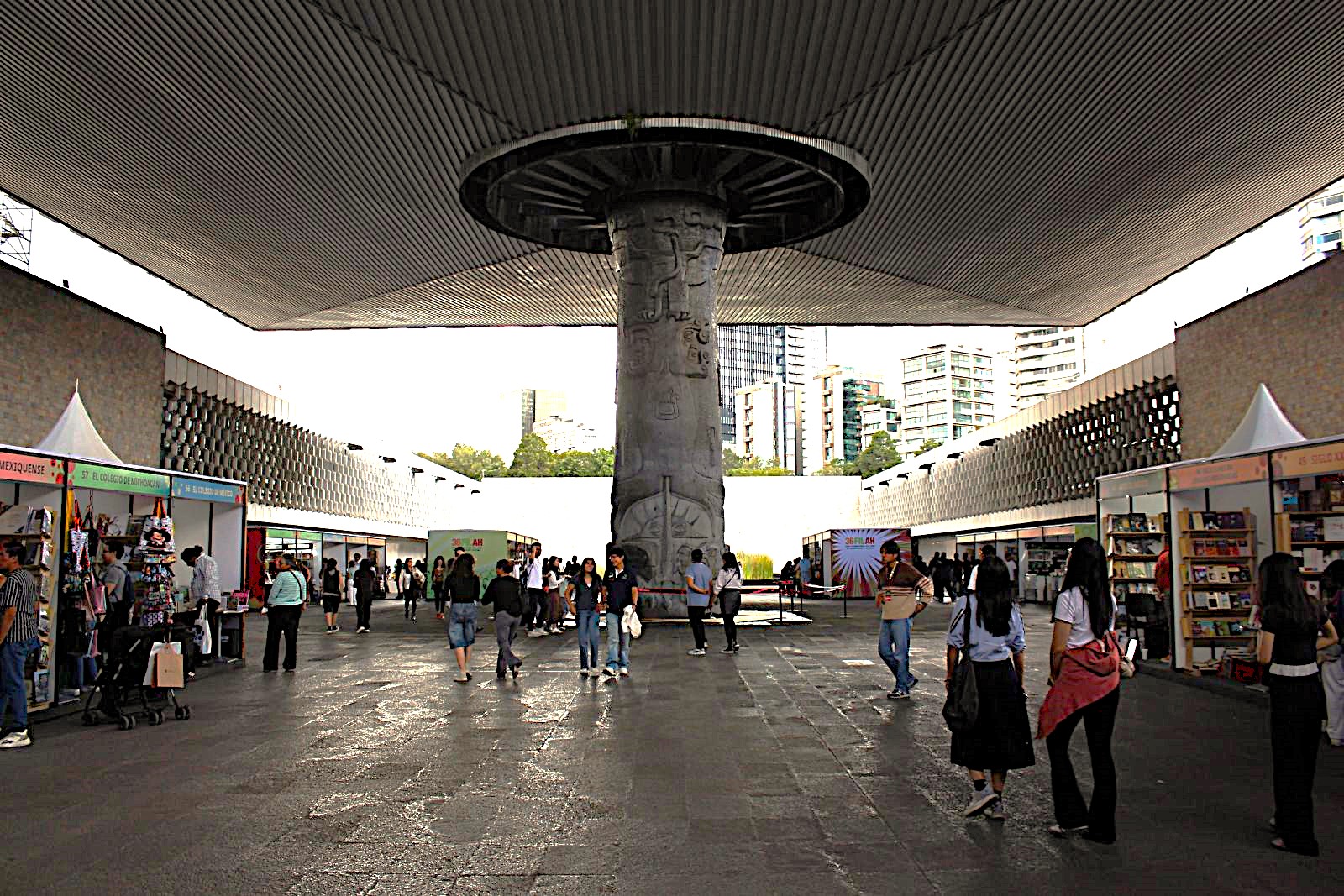 La 36 Feria Internacional del Libro de Antropología e Historia mantiene abierto museo