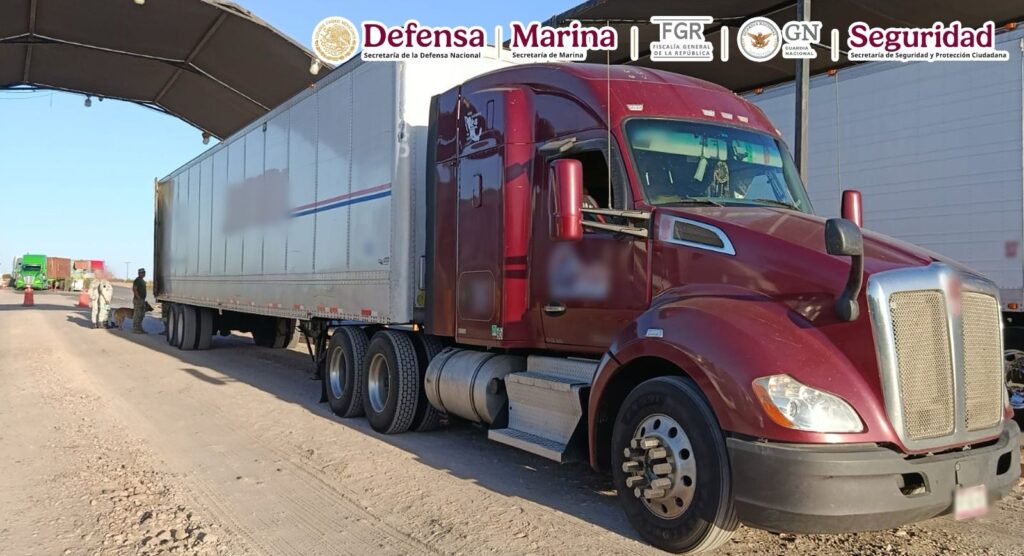 Fuerzas federales detuvieron a Jorge Alberto “N”, integrante del “Cártel del Pacífico”, quien transportaba en un tractocamión más de 700 kilos de cocaína