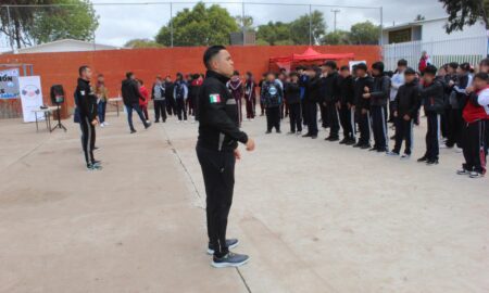 Plática contra las adicciones