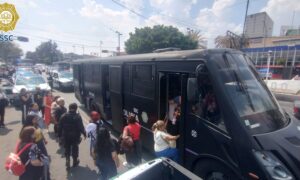 Camión de la SSC apoya como transporte