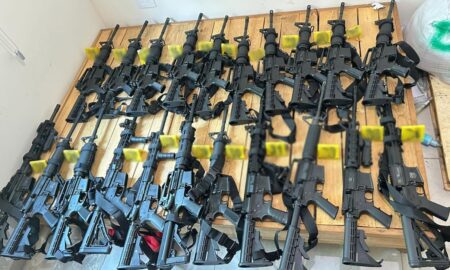 Tenían armas para un ejército en casa de Sinaloa