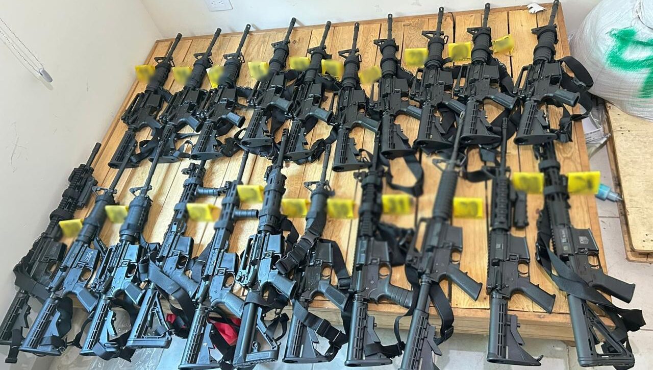 Tenían armas para un ejército en casa de Sinaloa