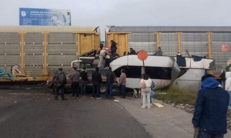 El tren arrolla autobús en Atlacomulco