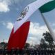 Bajan la bandera monumental de Iztapalapa por las fuertes ráfagas de viento