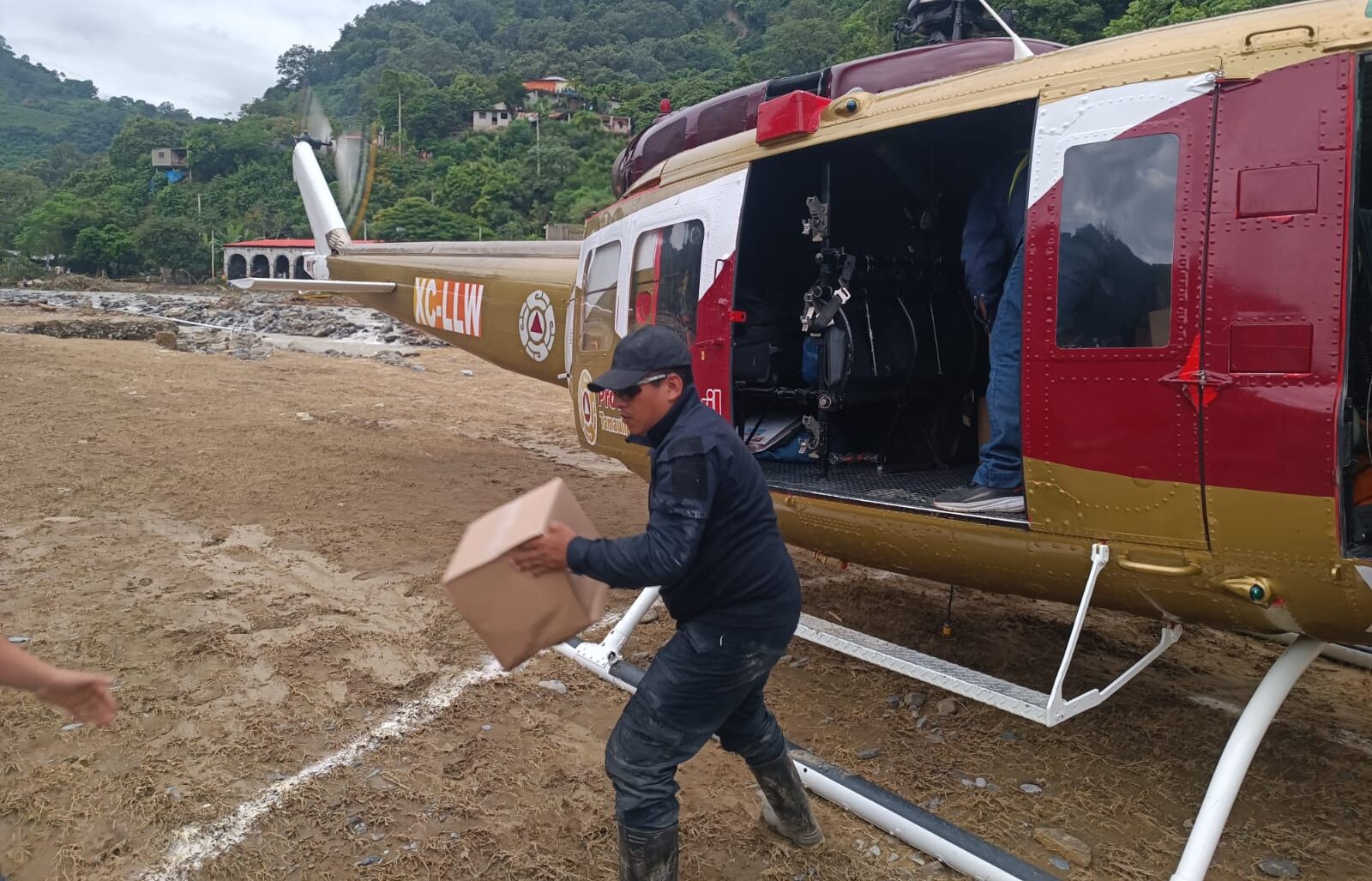 Tamaulipas envió apoyo en helicóptero para las comunidades afectadas por la lluvia en Veracruz