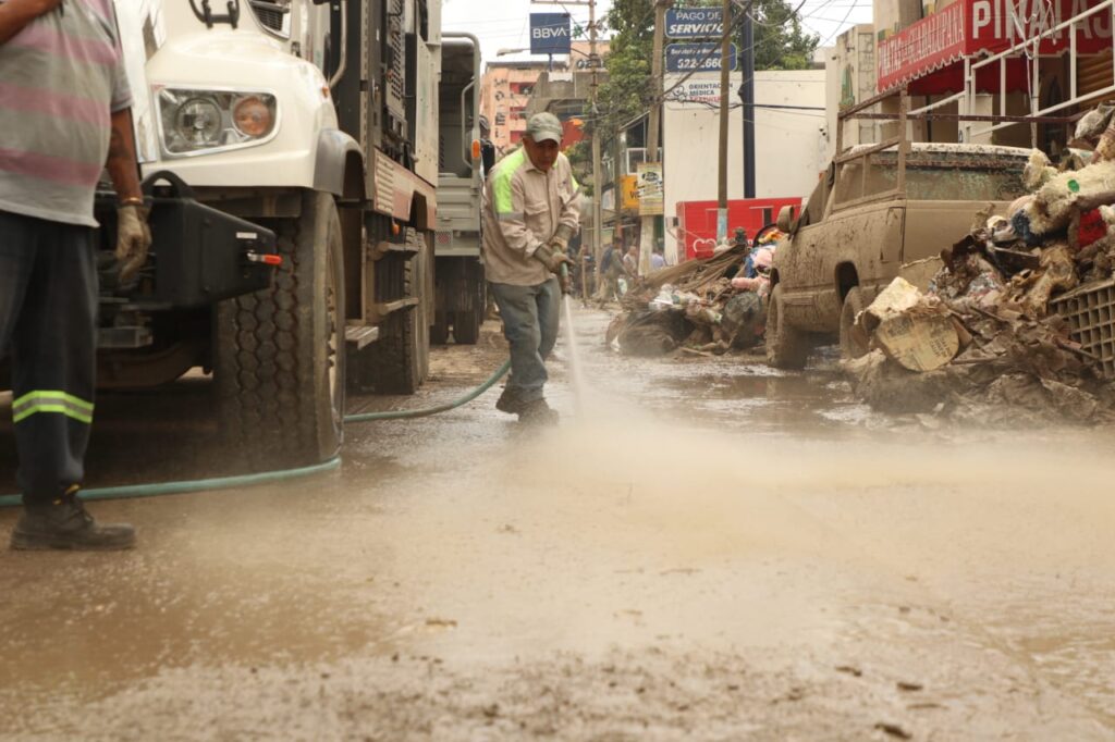 El apoyo de la CDMX para los afectados del estado de Yucatán llegó desde la noche del lunes