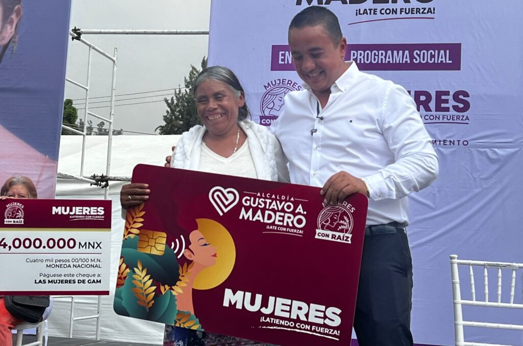 Entrega GAM el programa social Mujeres Latiendo con Fuerza, Mujeres con raíz