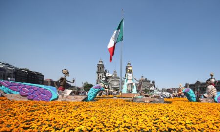 Ya puedes visitar la ofrenda monumental del Zócalo CDMX que honra el patrimonio cultural