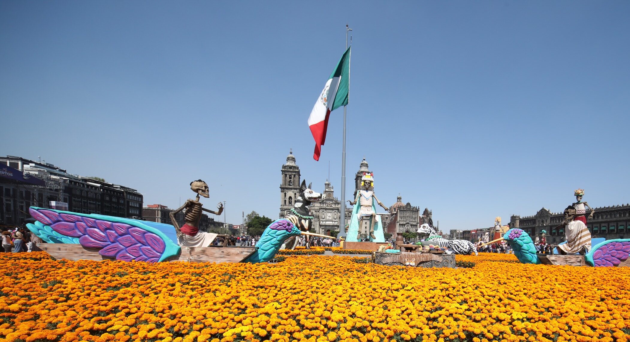 Ya puedes visitar la ofrenda monumental del Zócalo CDMX que honra el patrimonio cultural