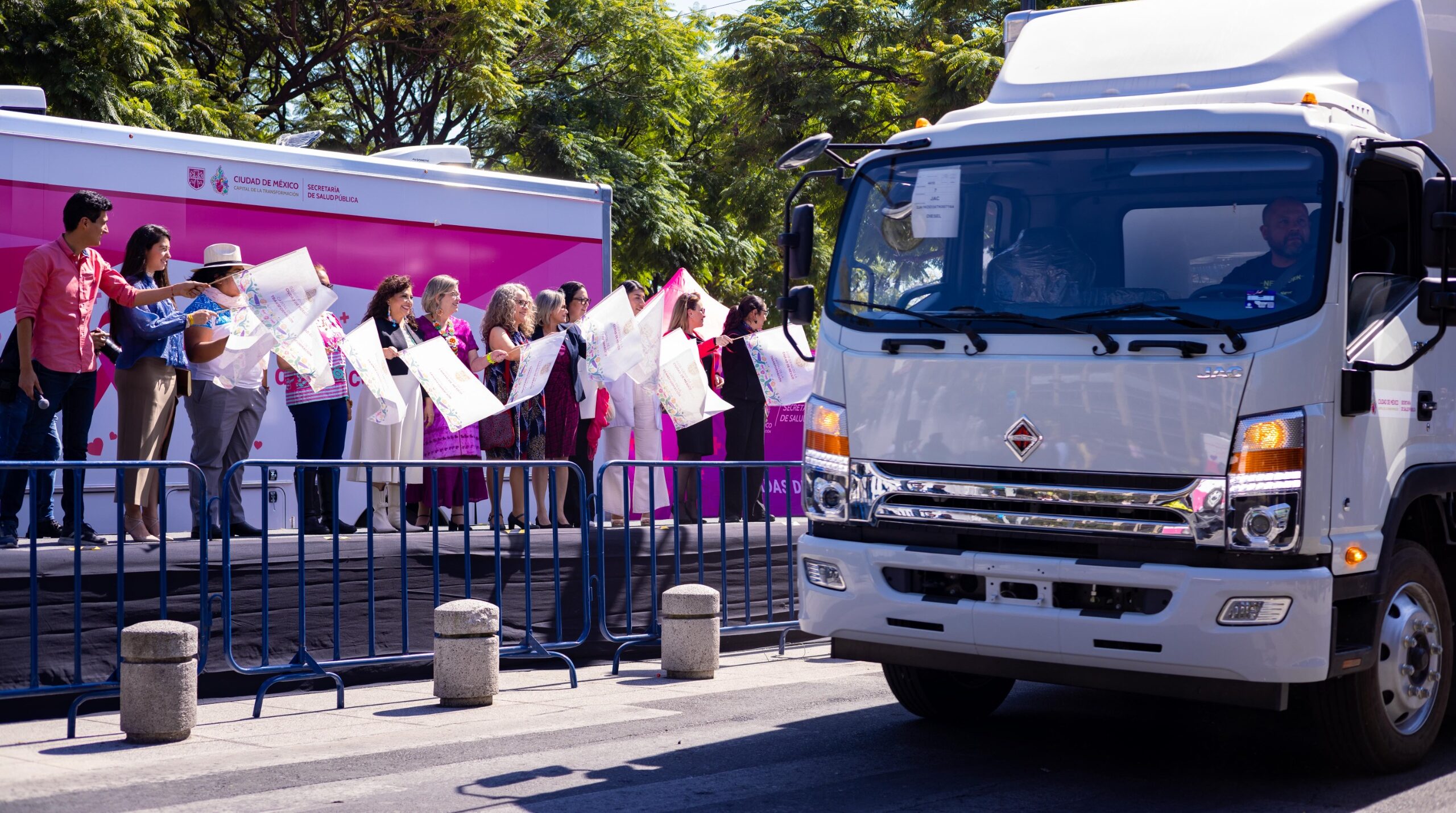 Clara Brugada encabeza arranque de unidades con mastografos en la lucha con el cáncer de mama