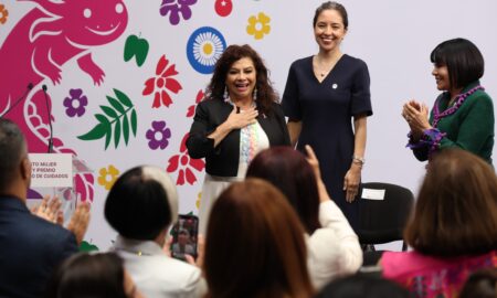 Entregan reconocimiento a la Jefa de Gobierno como Mujer de la Década