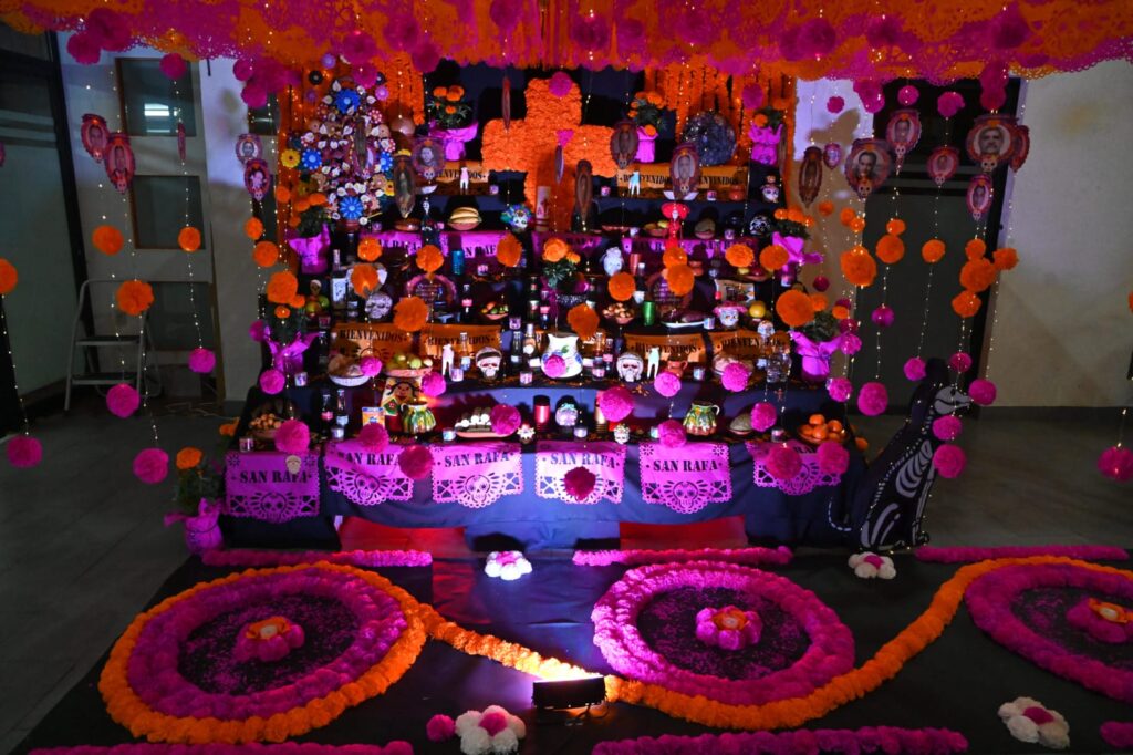 Concurso de ofrendas del Congreso mexiquense celebra tradiciones