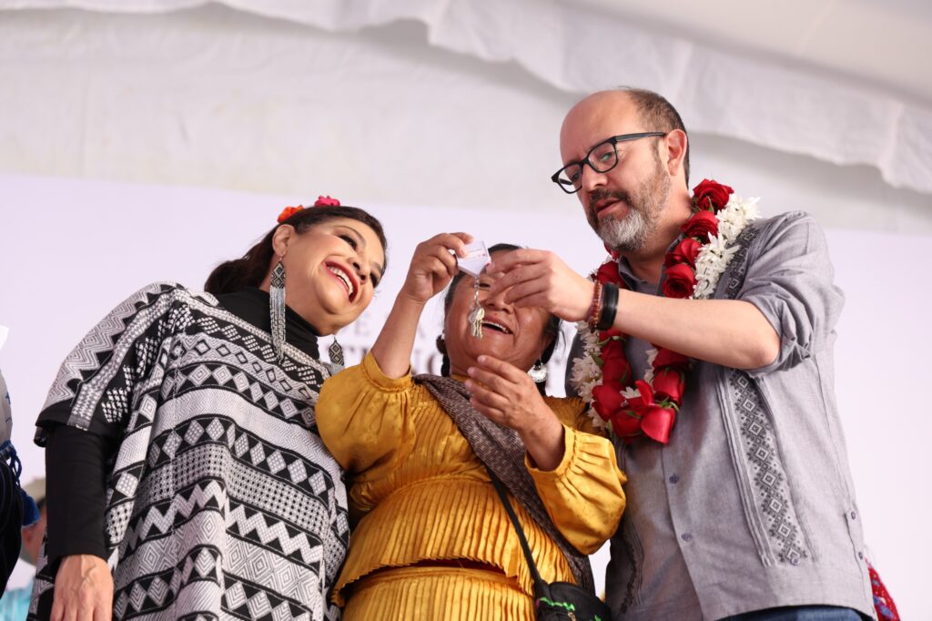 Grupo indigena recibe vivienda en Centro Histórico y la Guerrero