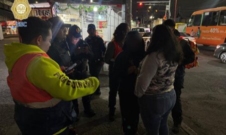 Policía reúne a menor y su madre al hallarla extraviada en Línea 8 del Metro
