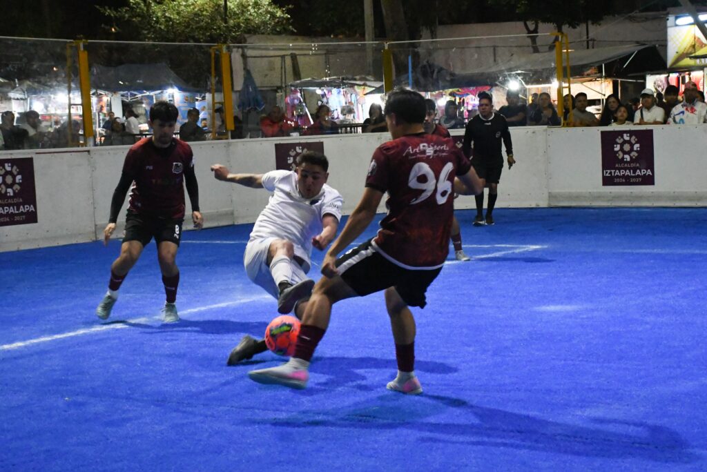 Realiza Iztapalapa la ensayo de fútbol previo a megaclase del 15 de marzo próximo