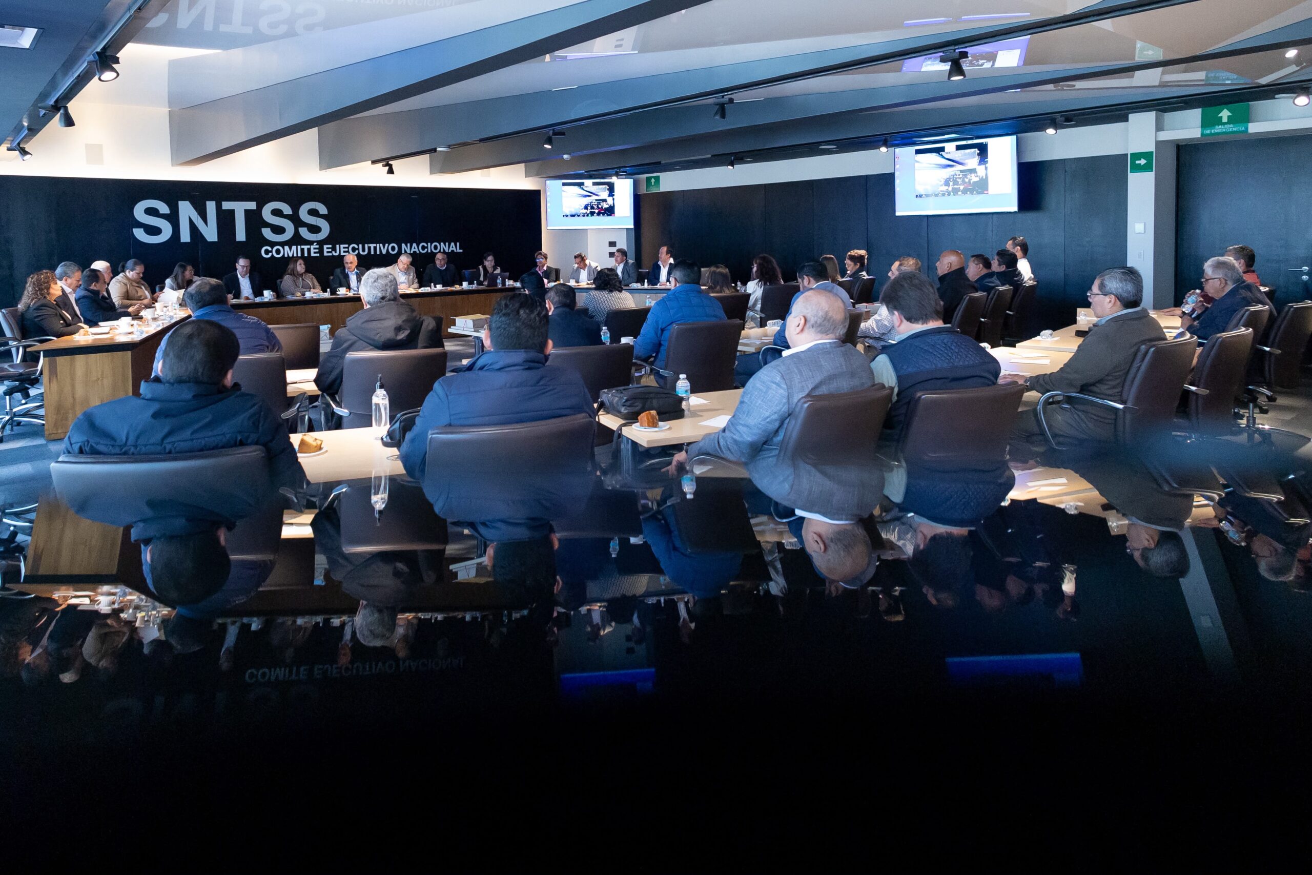  Llama el SNTSS a consulta del incremento salarial 