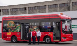 Con 40 mujeres, Conexión Centro-Aeropuerto