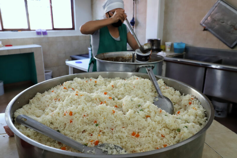 Asi funcionan los comedores comunitarios