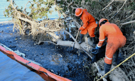 Recupera Pemex un millón 602 mil litros de hidrocarburo en el río Pantepec