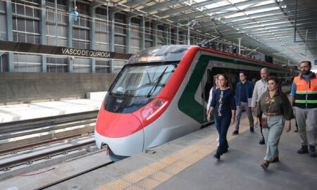 Recorren Clara Brugada y Sheinbaum las obras del Tren Interurbano en estación Observatorio