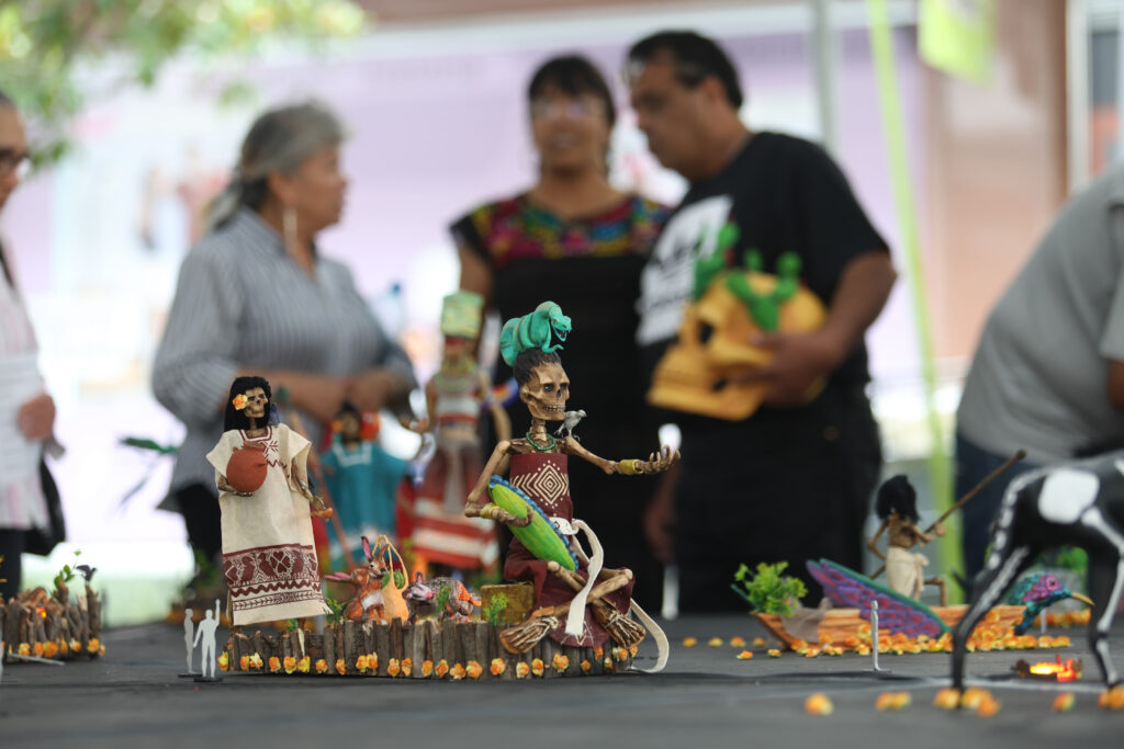 “Encuentro entre voces, poemas, peregrinaje, historia y tradición” para día de muertos 2025