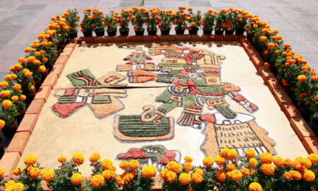 Tlatelolco recuerda a sus muertos con ofrenda monumental