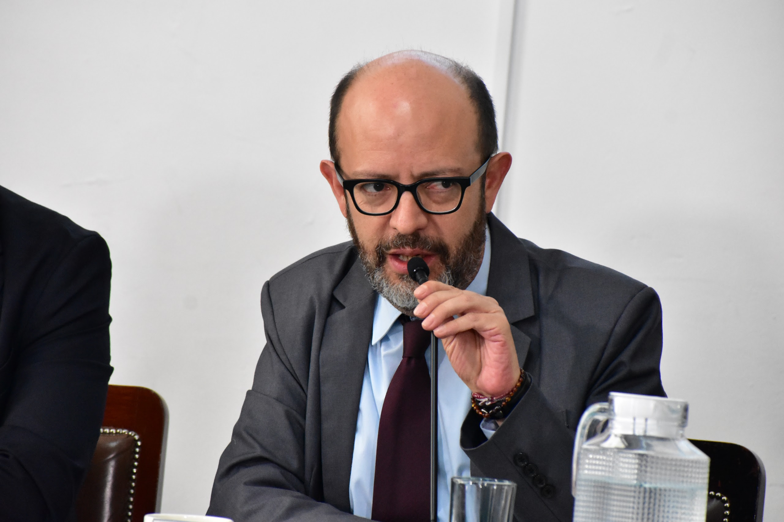 Comparece ante Congreso local el secretario de vivienda