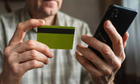 ESET advierte que adultos mayores son blanco de las estafas online